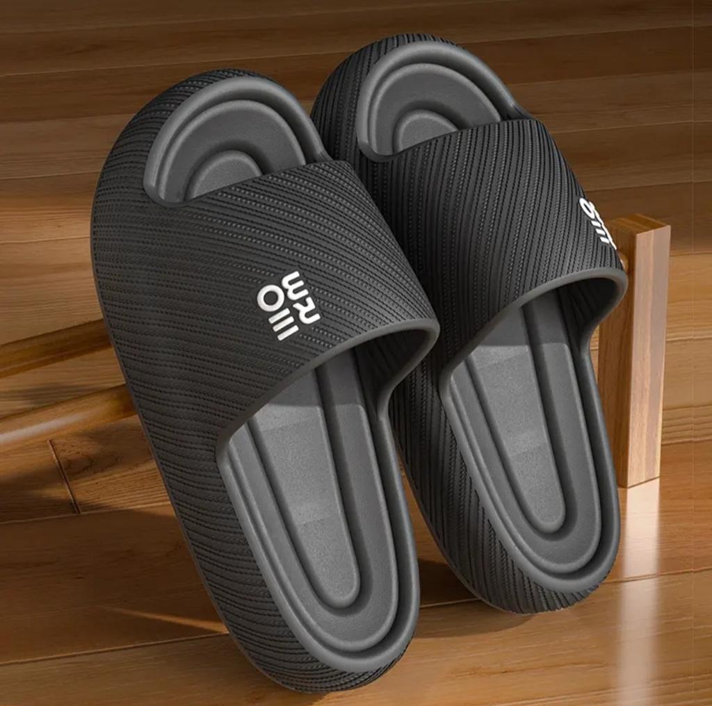 Mode 2025 Herren Schuhe mit weicher Sohle Sommer Mode Hausschuhe Herren Wolke Zuhause Flache Sandalen Massage Zehentrenner Paare Badezimmer Indoor Pantoletten