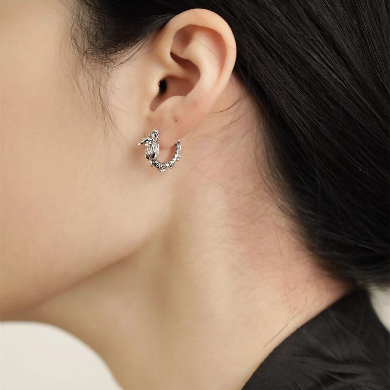 Vintage Schwerindustrieller Drachenohrring Damenmode Tut das Alte Design Nische Leichter Luxus Hundert mit Hochwertigen Ohrringen Festliches Geschenk für Frauen