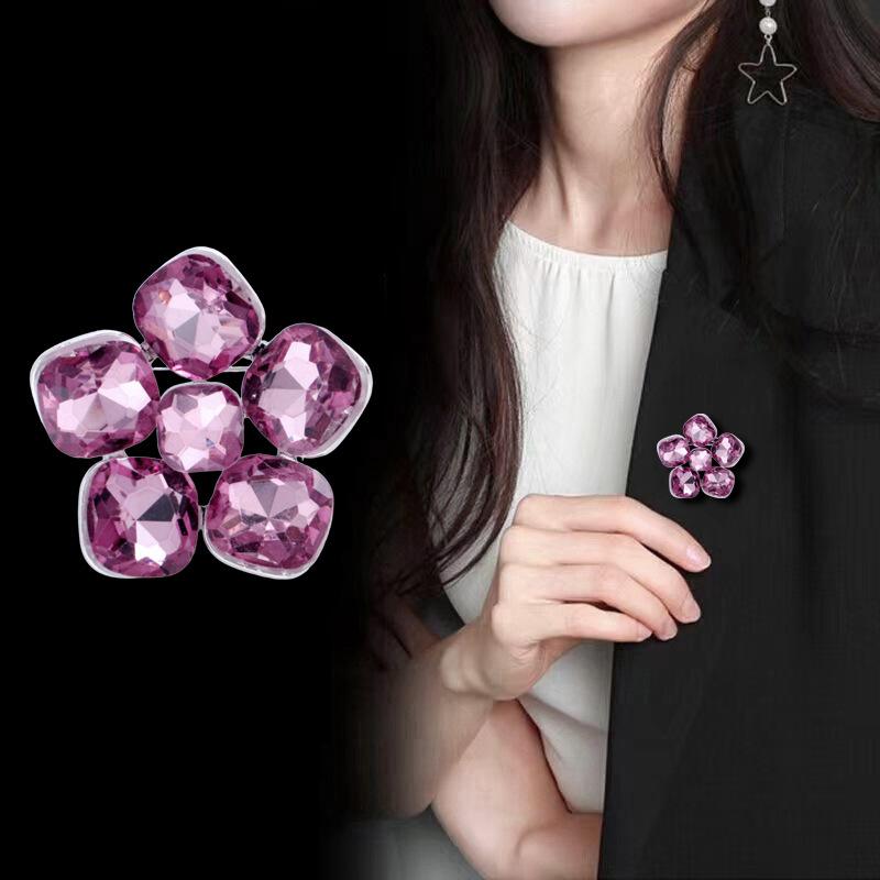 Crystal Flower Brooch for Women Dress Coat Elegant Rhinestone Jewelry Accessory for Special Occasions