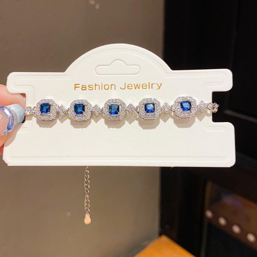 Zircon Embellished Square Hand Chain For Women With Light Luxury Style For Daily Fashion