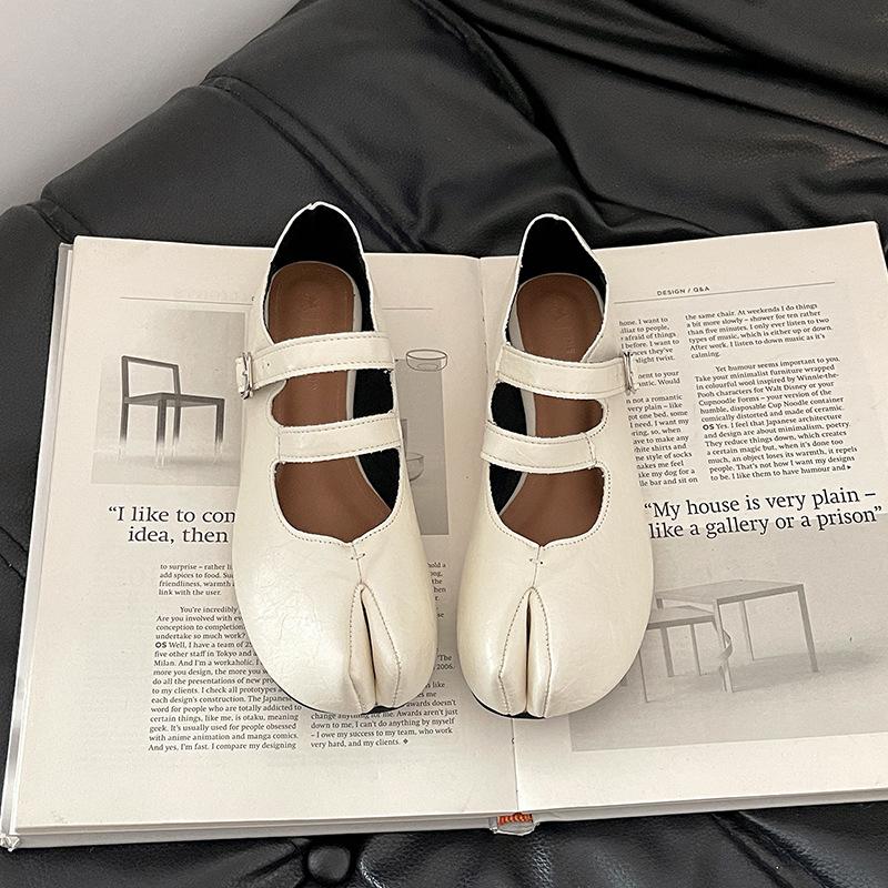 Retro French versatile women's Mary Jane shoes autumn and winter design sense one-word buckle belt shallow mouth single shoes small leather shoes