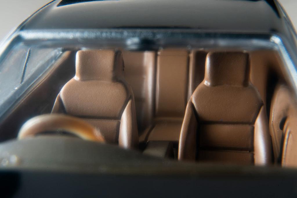 Tomica Limited Vintage Neo Nissan Laurel Twin Cam 24V Turbo Medalist Club S Black Finished Product 315100 1/64 LV-N238a