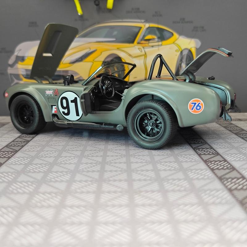 CDKM1 1:22 simulation Ford Cobra convertible sports car alloy model car ornament, door can be opened, steering shock absorber