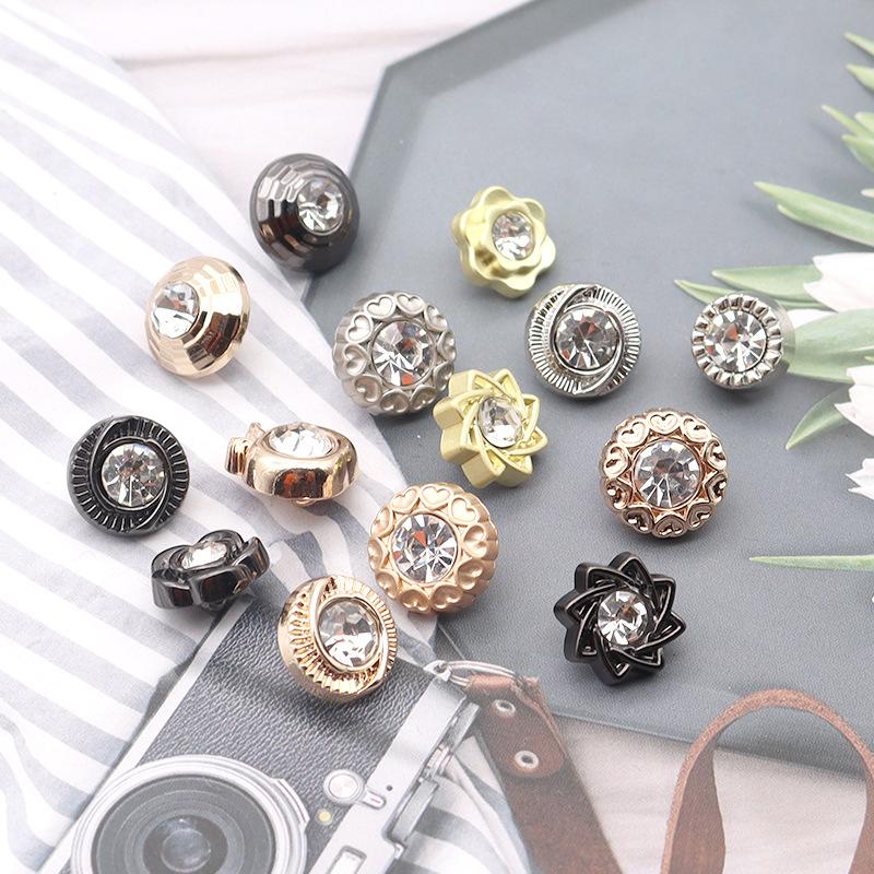 Hochwertige Metallknöpfe, Hochwertige Hemdknöpfe, Kragenknöpfe, Wollstrickjacke, Goldene Glas-Diamantknöpfe