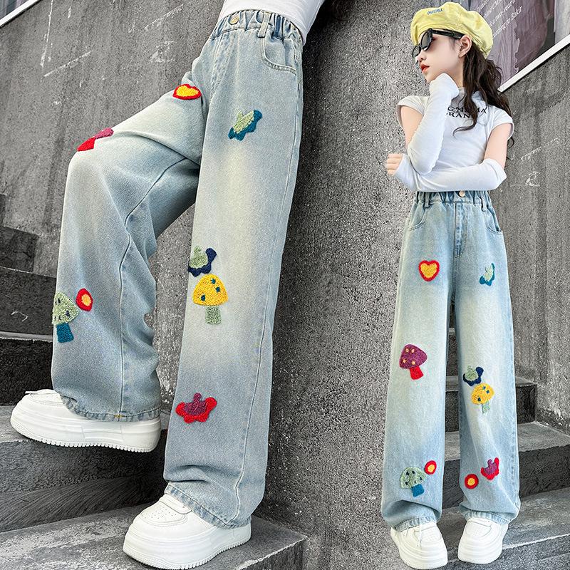Jeans Ricamati con Funghi da Ragazza - Collezione Primavera/Autunno 2025: Jeans a gamba larga per bambini e ragazzi