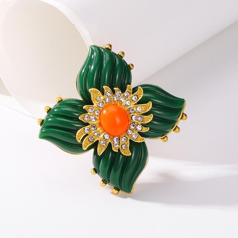 Винтажная Ретро Зеленый Четырехлистный Цветок Французский Стиль Высококлассные Аксессуары Брошь 4*4CM