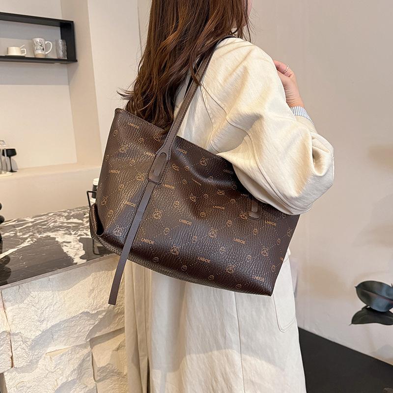 2025 Summer New Fashion Bag Large Capacity Casual Simple Tote Bag High Value Solid Color High Value Women's Bag