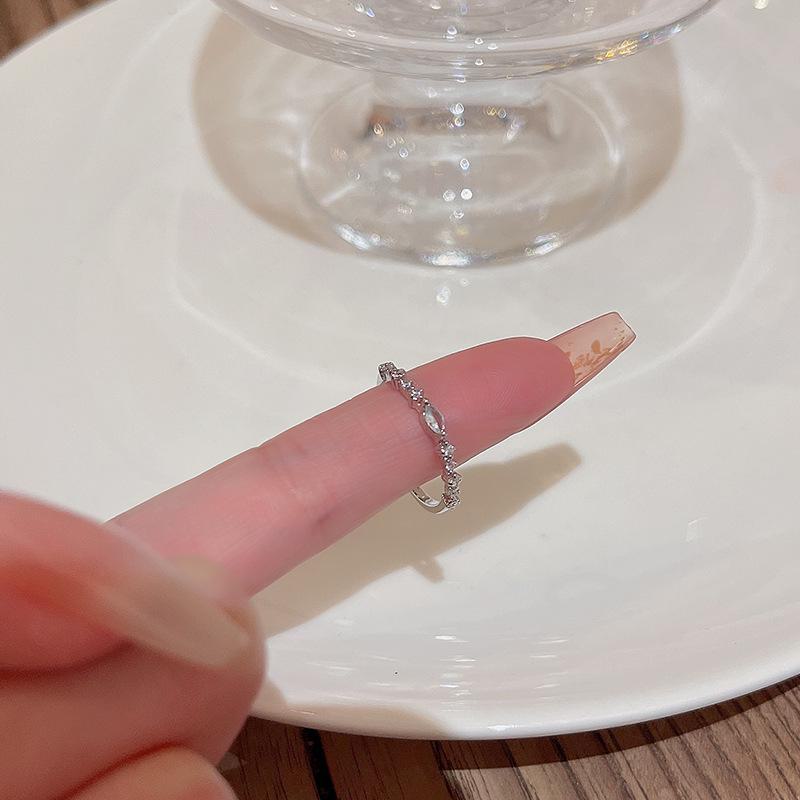 

Модное регулируемое кольцо с цирконием — минималистская роскошь для женщин Adjustable opening серебряный