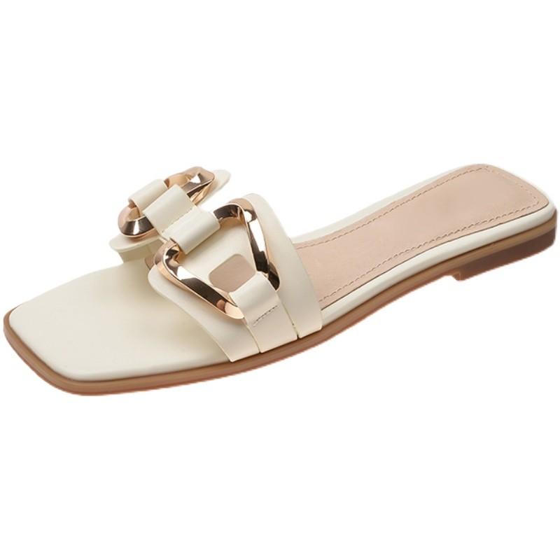 Módní nový styl Módní dámské pantofle Čtvercová špička Řetízkové pantofle Ploché nazouvací sandály Plážové žabky Kovová dekorace Ležérní obuv