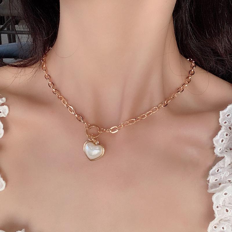 European and American Simple Temperament Pearl White Love Pendant Necklace, Cold Style Fashion Heart Thick Chain Collarbone Chain