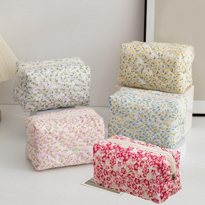Quilted Large Capacity Floral Makeup Bag for Women Girl Lady Travel Cosmetic Organizer Case Toiletry Storage Pouch for Women