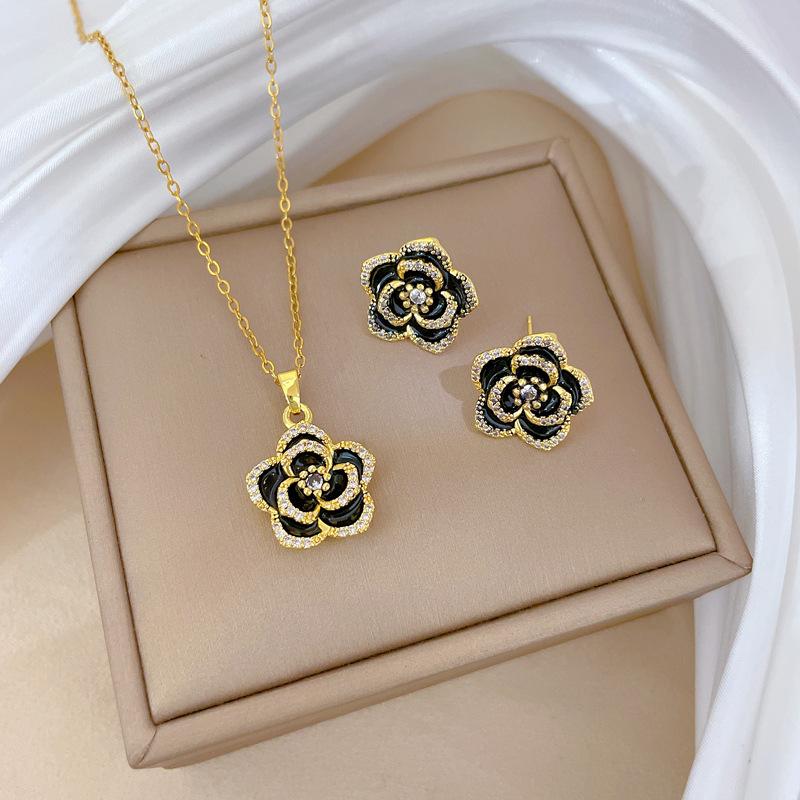 Set Camellia Drop Oil Light Luxury Wedding Necklace Women'S Versatile Clavicle Chain Titanium Steel Chain