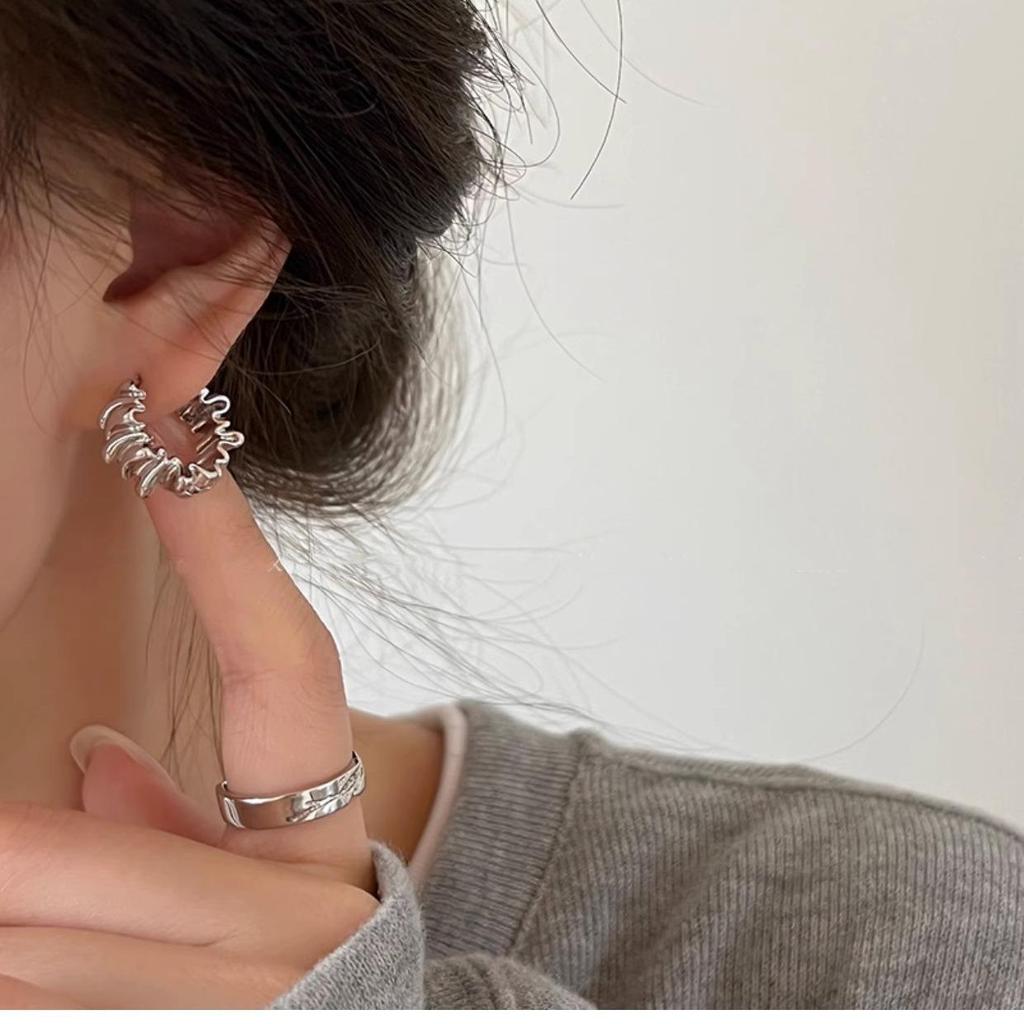 Irregular Wave Pleated Women's Earrings with Unique Personality, New Charm Jewelry Accessories