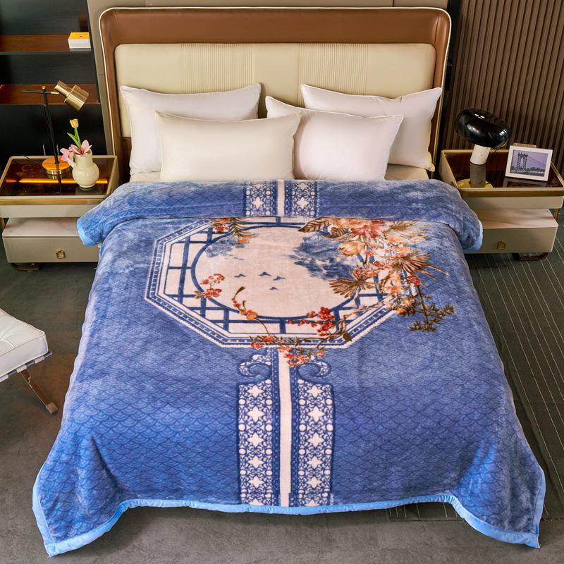 Double-Layer Raschel Blanket: Thick, Warm Crystal Velvet Cover for Autumn and Winter
