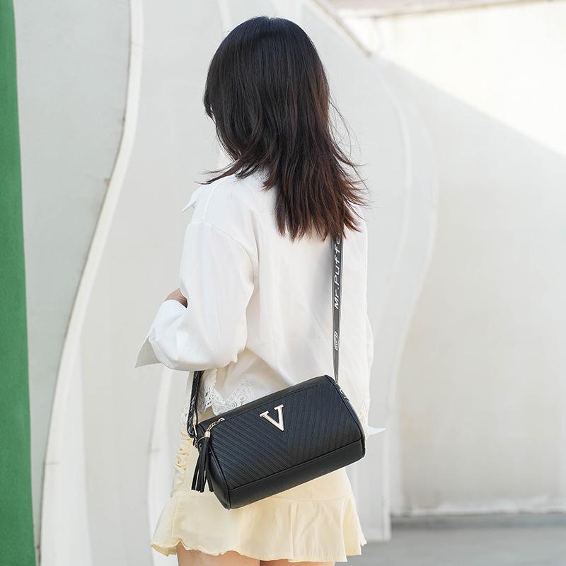 Spring and Summer Fashion Trend Shoulder Bag for Women's Crossbody Mid Bag Change Mobile Phone Bag
