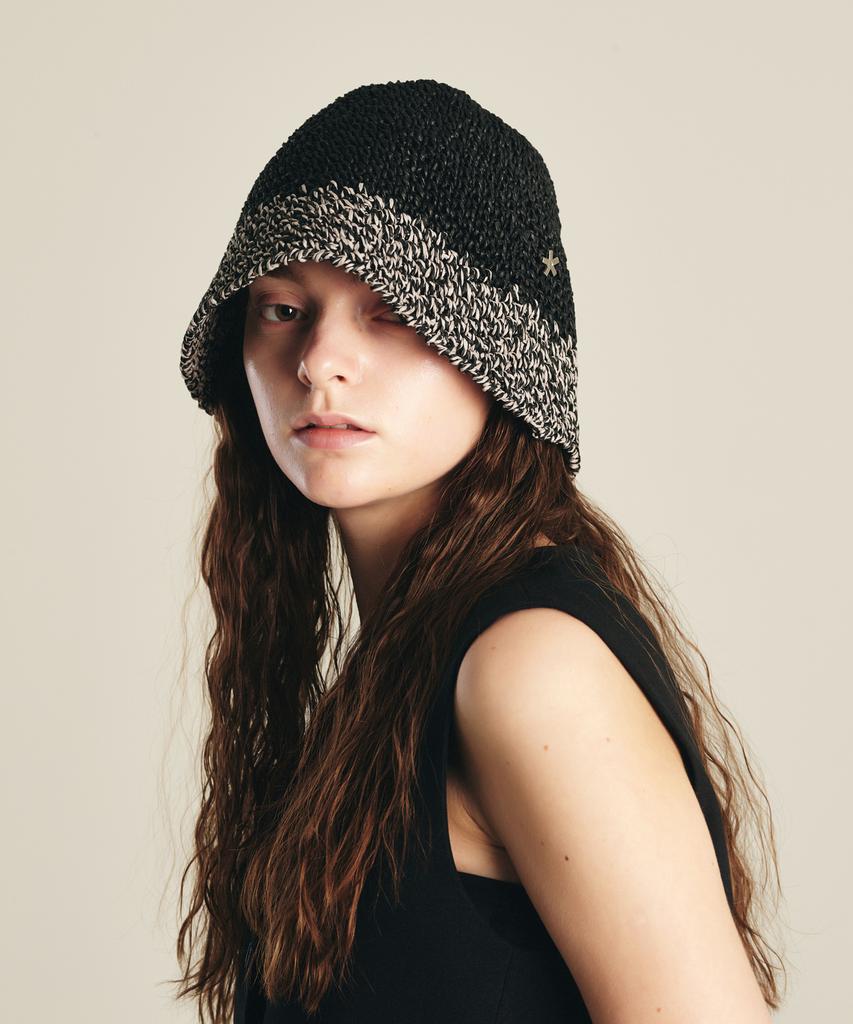 Elkebeullum Oat Black Bucket Hat