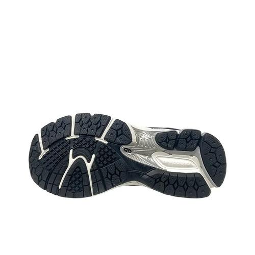 New Balance 2002R Big Kid Eclipse Silver Metallic GC2002SF Unisex