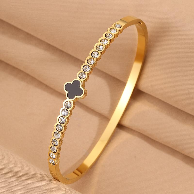 Titanium steel  women's light luxury high-end sense four-leaf flower with diamonds does not fade lucky grass open  