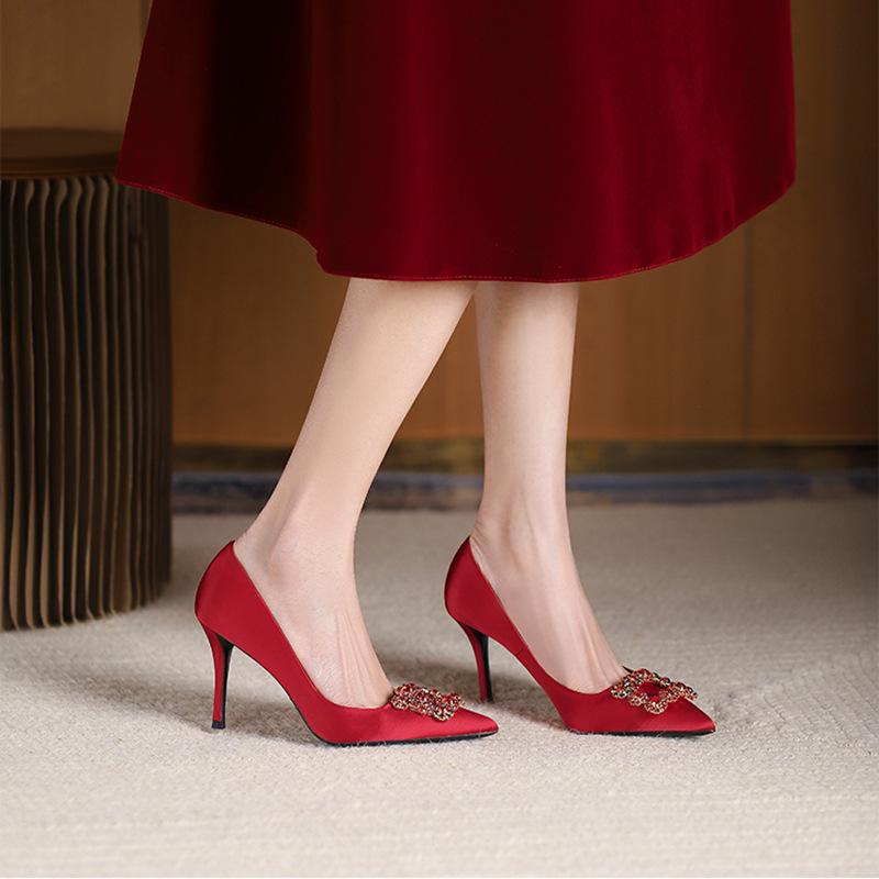 2025 New Red High Heels Wedding Shoes Rhinestone Pointed Toe Thin Heel Bride Bridesmaid Shallow Dress Pumps Women127