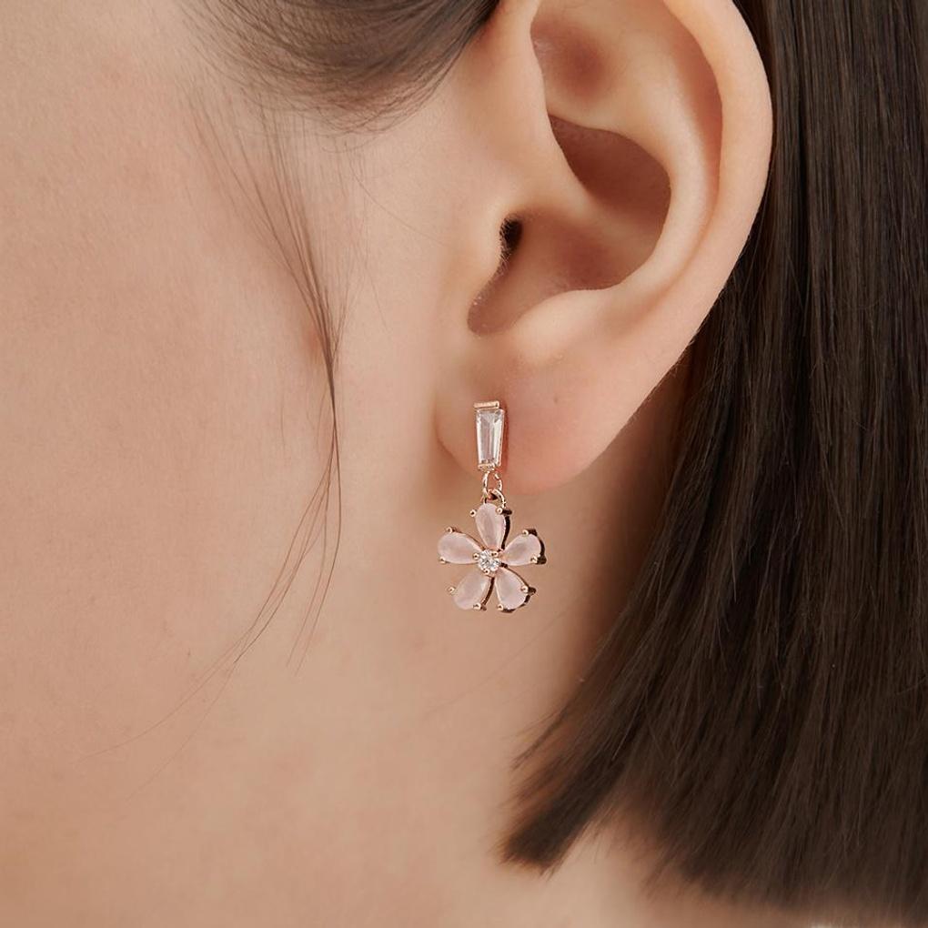 [ELLE Smycken] 14K GF Blomma Hängande Örhängen ELGPEE564