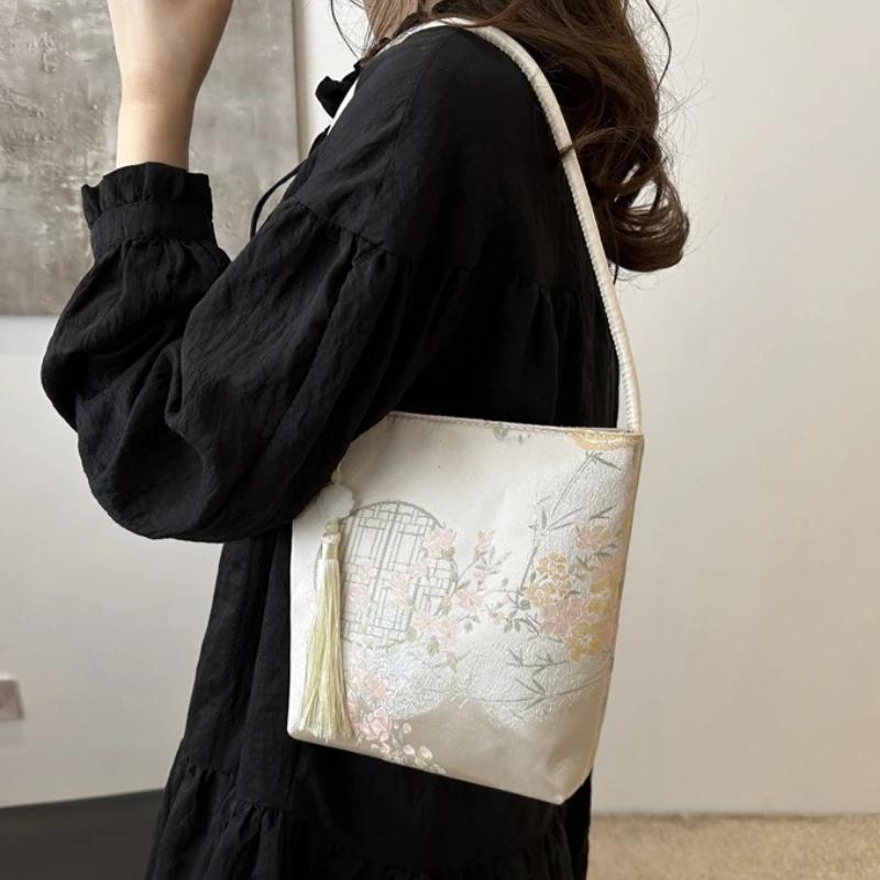 Luxury Embroidery Shoulder Bag Chic Trend Small Bucket Handbag For Women  Chinese Style Floral Designer Tote Bag Phone Bag