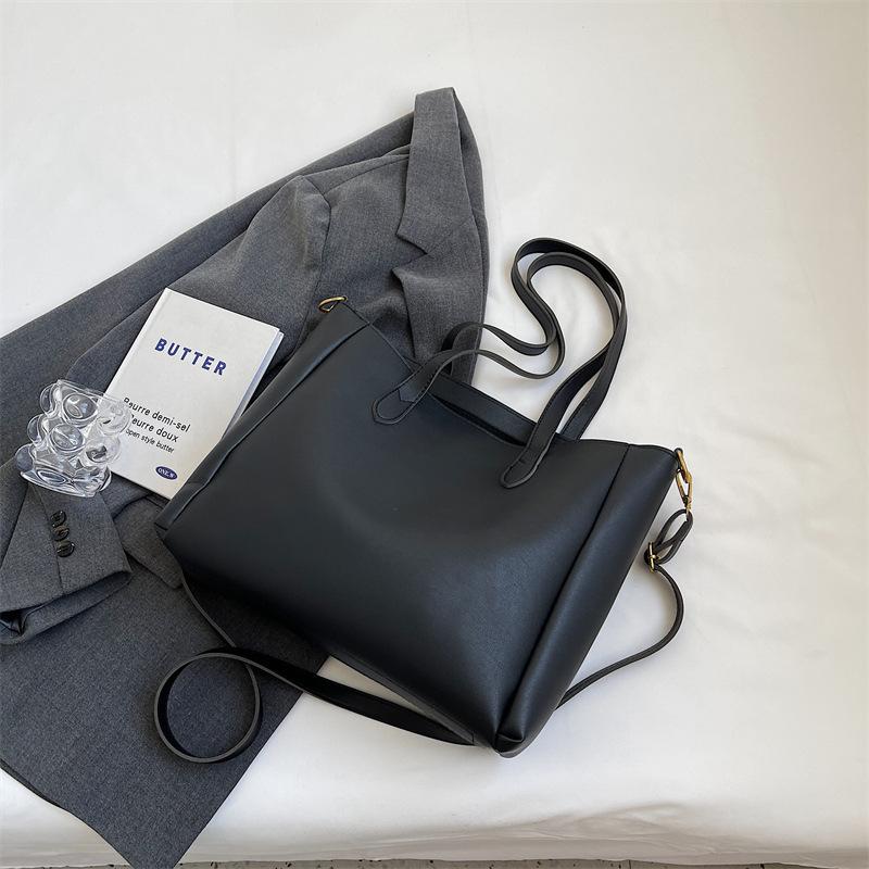 

Сумка-тоут премиум-текстуры большой вместимости для поездок на работу женская 2025 новая модная универсальная сумка-мессенджер через плечо No specification чёрный