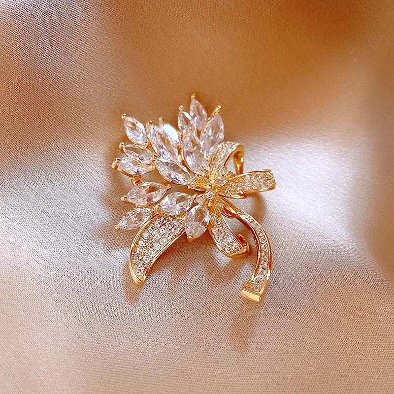 Maple Leaf Flower Brooch for Men Women Simple Plant Brooches Pins Jewelry Trendy Accessories Summer Holiday Gifts