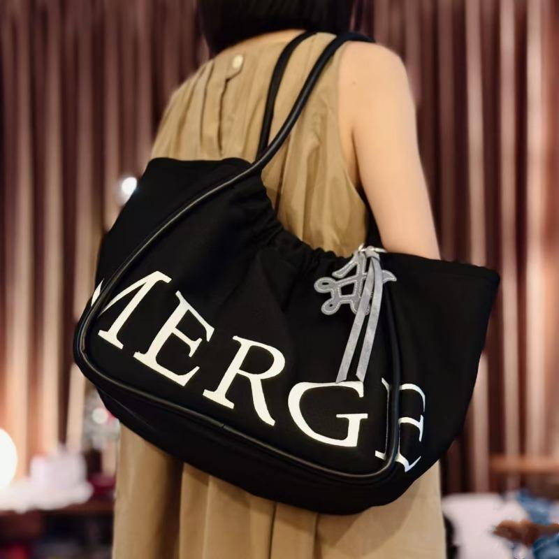 

Large-capacity casual tote bag, new lazy cloth bag, shoulder commuting versatile bag. чёрный