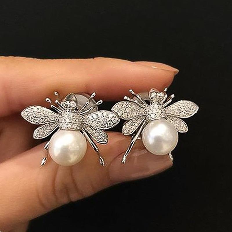 Vintage Personality Metal Insect Water Drop Imitation Pearl Animal Earrings for Women Exquisite High Class Zircon Holiday Gifts