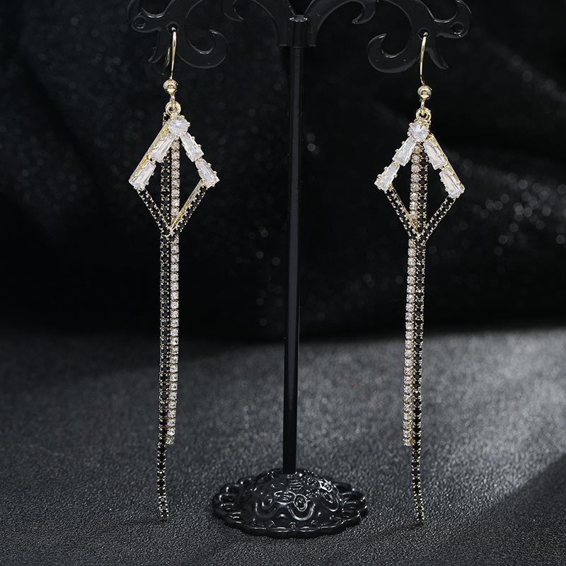 Korean Niche Design Temperament Socialite Crystal Earrings Women's High-end Sense Retro Fringed Long Earrings Trendy Earrings