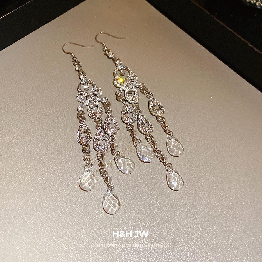 European and American diamond-encrusted water droplets hollow fringed ears court style heavy industry earrings light luxury high-end earrings