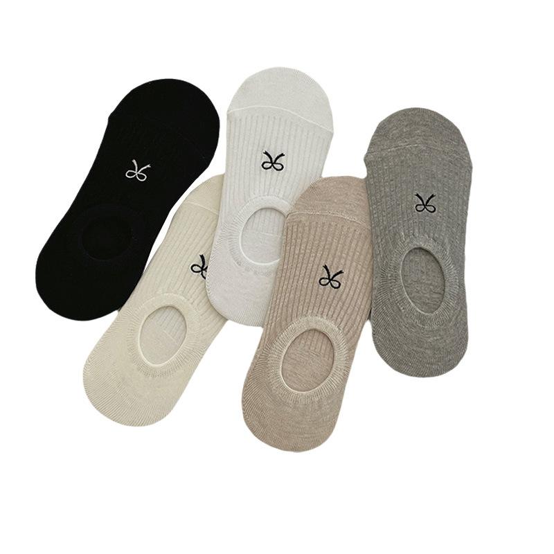 Spring and Summer Solid-color Bow-embroidered Silicone Anti-slip Invisible Socks for Women, Shallow and Non-falling Heel Boat Socks