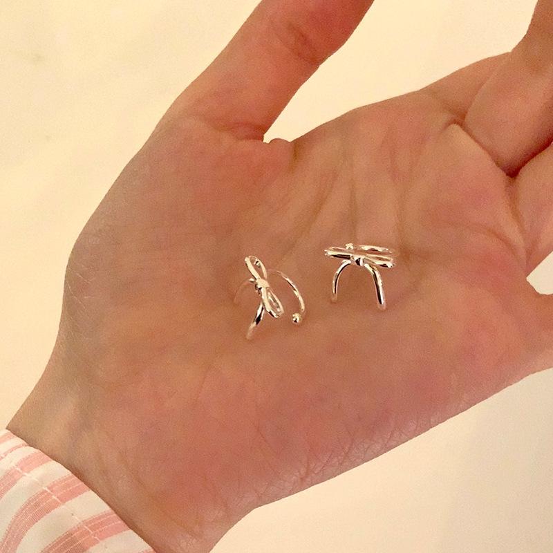 

Простые серьги-гвоздики в виде банта. Женские серьги-гвоздики высокого класса, клипсы-косточки, легкие роскошные серьги, клипсы.