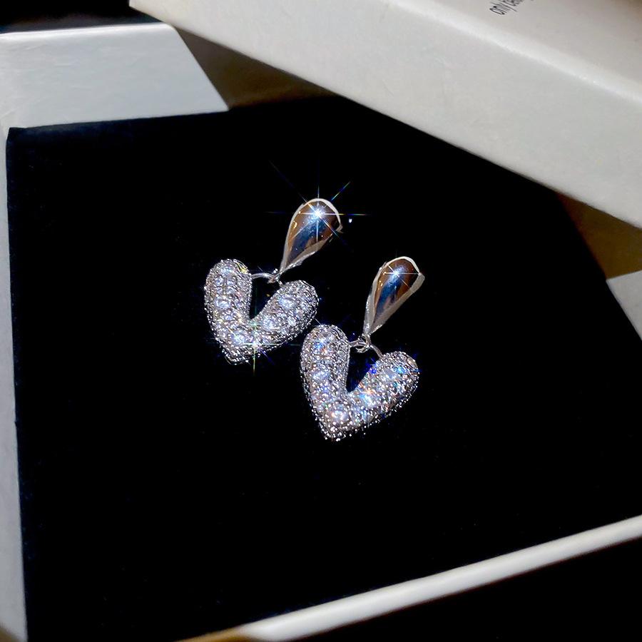 Super flash love water drop earrings French exquisite versatile earrings light luxury earrings