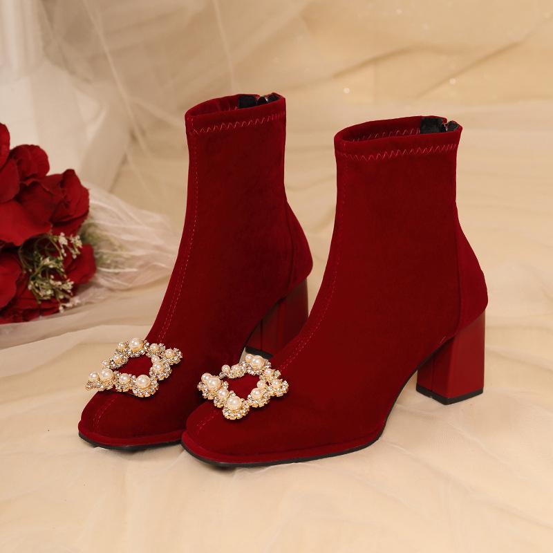 

Маленькие короткие ботильоны из замши с квадратным носком, новая женская модель 2025 года, модные ботильоны на низком каблуке с квадратной пряжкой со стразами, ботильоны Xiuhe для невесты 40