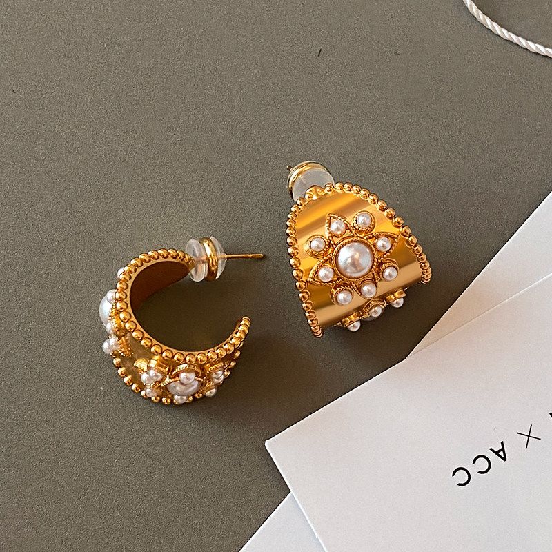 Fashion Retro Three-Dimensional Embossed Pearl Gold Female Flowers Pearl Flower Earrings/Pair