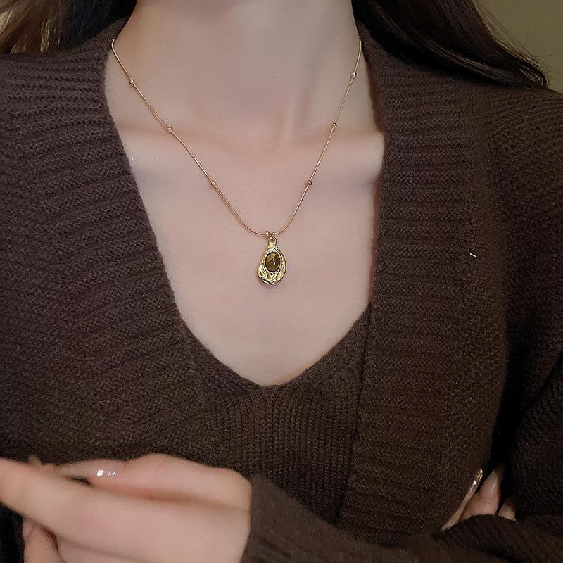 Pearl Tiger Eye Pendant Necklace - Retro Sweater Chain with Simple, Elegant Design for Women