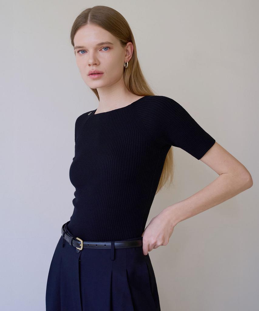 Illoje Two-Way Off-Shoulder Knit (Black)