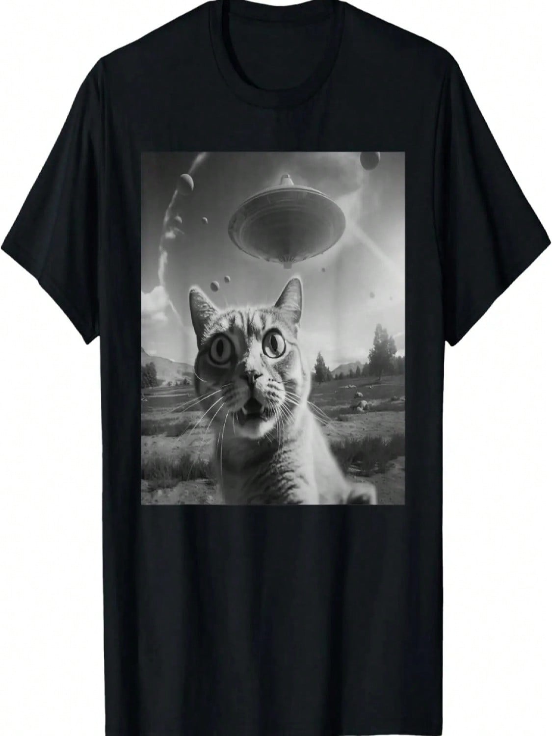 Surprised Cat And UFO Black And White Photo 1950s Alien T-Shirt (2) S