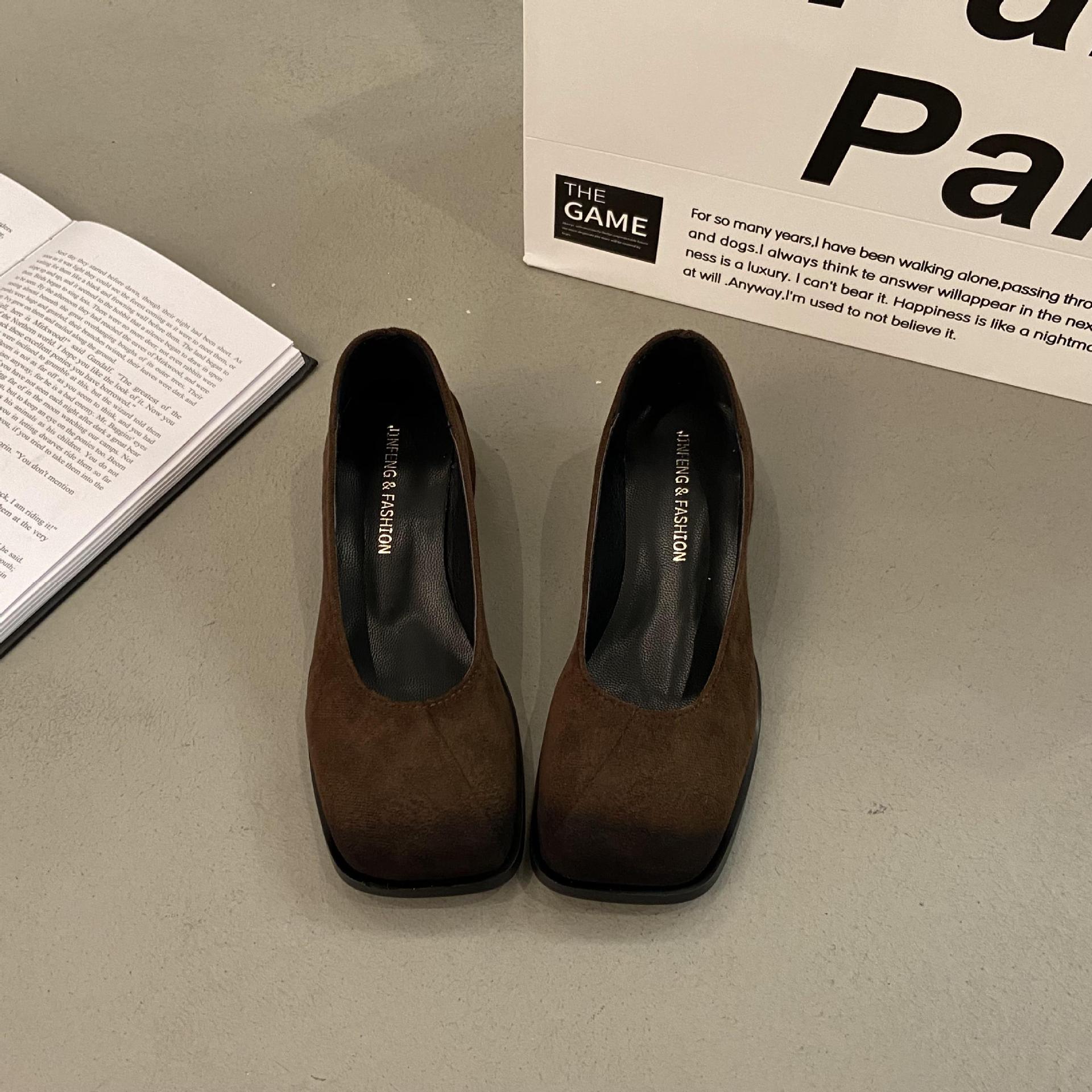 

Французский вечерний бриз квадратный носок неглубокий вырез толстый высокий каблук женские 2025 новые ретро Майяр не устают ноги маленькие кожаные туфли одинарные туфли 40 коричневый