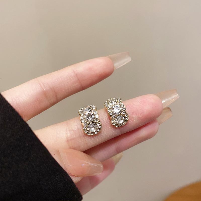 

Silver needle high-end sense c-type zircon stud earrings women s niche design light luxury earrings Korean temperament ear jewelry