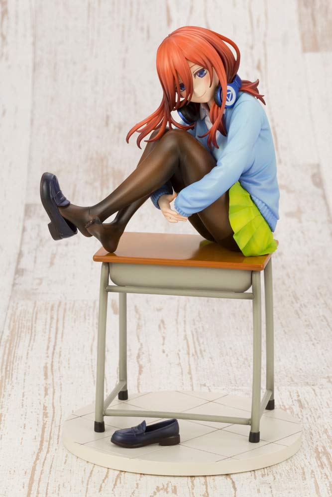 The Quintessential Quintuplets Miku Nakano scale PVC painted finished figure 1/8