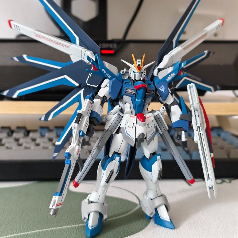 HG 1/144 Flying Freedom SEEDFREEDMO Mech Assembly Model Kit Action Figures Boy Puzzle Toy Desktop Decoration Collectible Gift