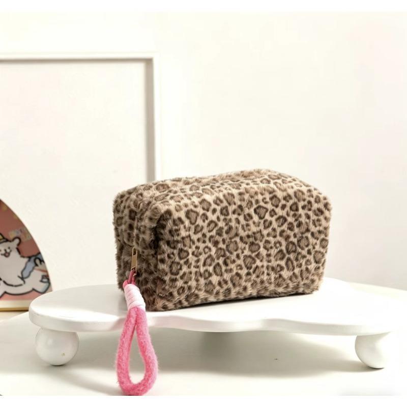 Large Capacity Portable Plush Portable Storage Bag Multi-Functional Toiletry Bag Ins Style Leopard Print Cosmetic Bag