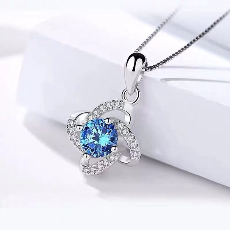 Four-Leaf Clover Necklace: Japanese Korean Style Clavicle Chain, Light Luxury Pendant, Versatile Fashion Accessory, Women's Holiday Gift