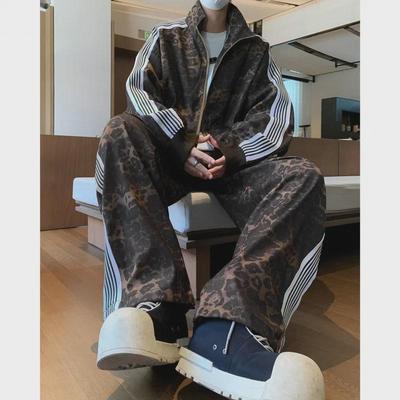 Set trening vintage pentru bărbați cu imprimeu leopard