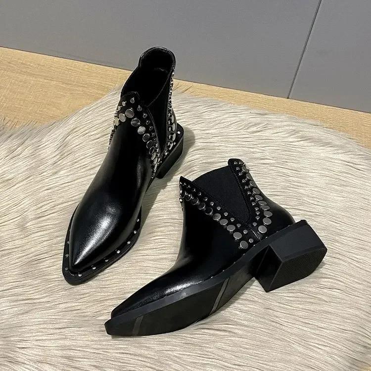 Fashion European and American Thick Heeled Ankle Boots for Women Pointed Toe Fashion Rivet PU Leather Boots Plush Warm Short Boots