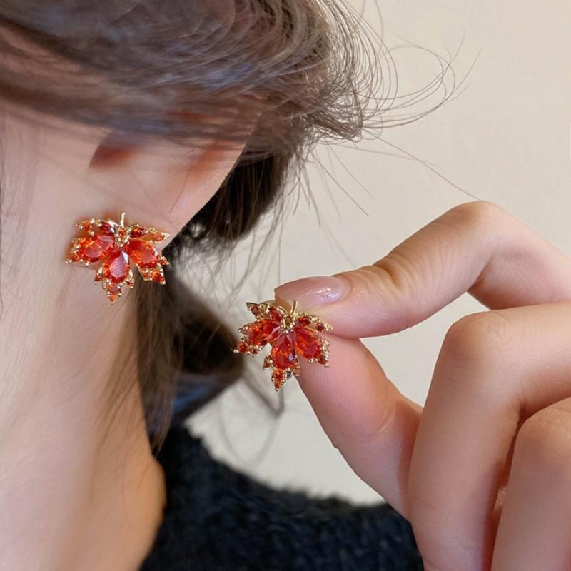 Elegant Red Crystal Maple Leaf Earrings Fashion Tassels Ear Ring Temperament Rhinestone Earwear Trendy Statement Pieces