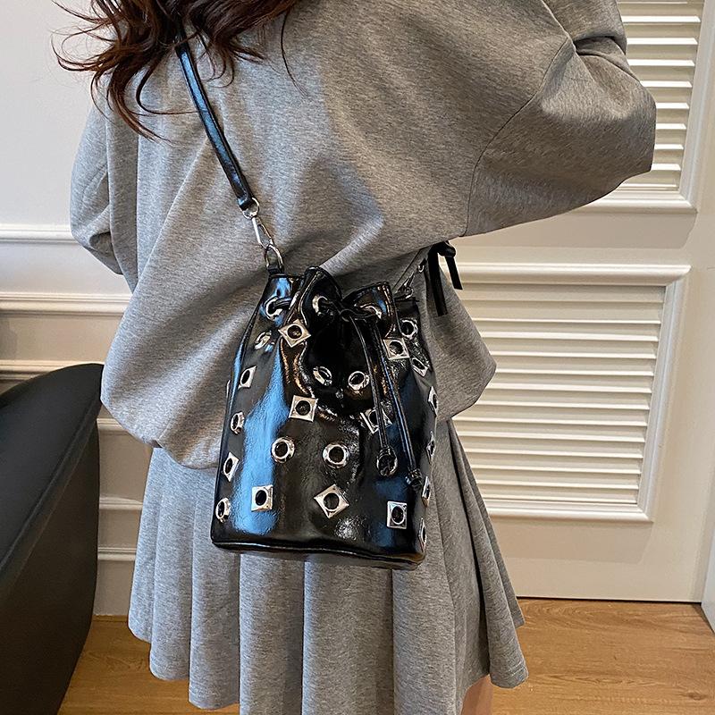 Bags Personalized Rivet Shoulder Bag Summer 2025 New Fashion Niche Versatile Ladies Trend Crossbody Bucket Bag