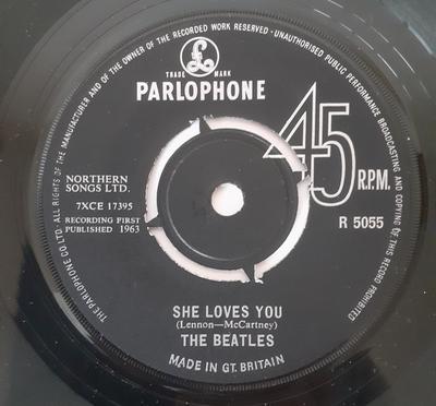 7inch Record BEATLES  She Loves You R5055 Parlophone 1963 UK Rock Used